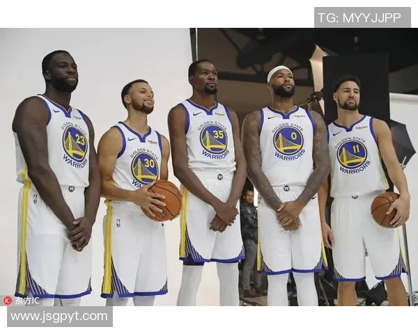 2021年NBA勇士与爵士激战回顾球星表现与战术分析全景展现 2021年NBA勇士与爵士激战回顾球星表现与战术分析全景展现