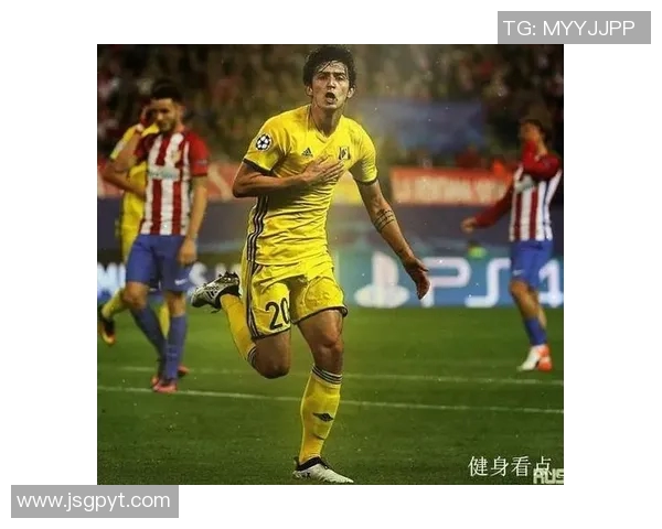 足球明星腹肌大比拼精彩合集展现运动魅力与健美身材 足球明星腹肌大比拼精彩合集展现运动魅力与健美身材