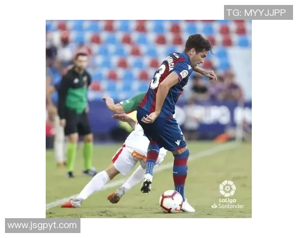 重庆足球队以76分领跑奥运会积分榜展现强劲实力