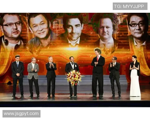 重庆足球队转型之路的真实故事与奋斗历程全景回顾 重庆足球队转型之路的真实故事与奋斗历程全景回顾